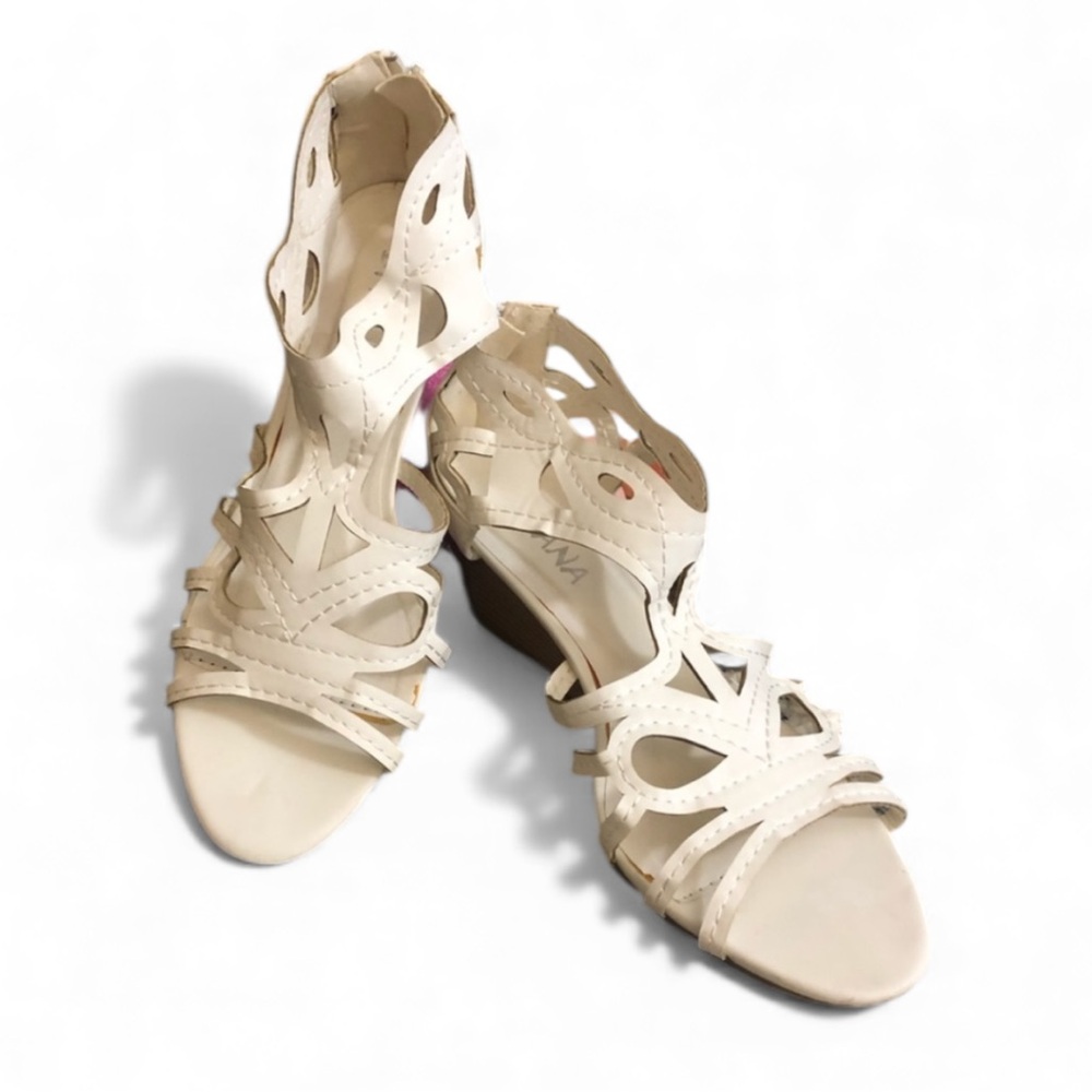 Diviana Zip Back Low Healed Wedges Womens Size 10 White with 2” Heels New In Box
